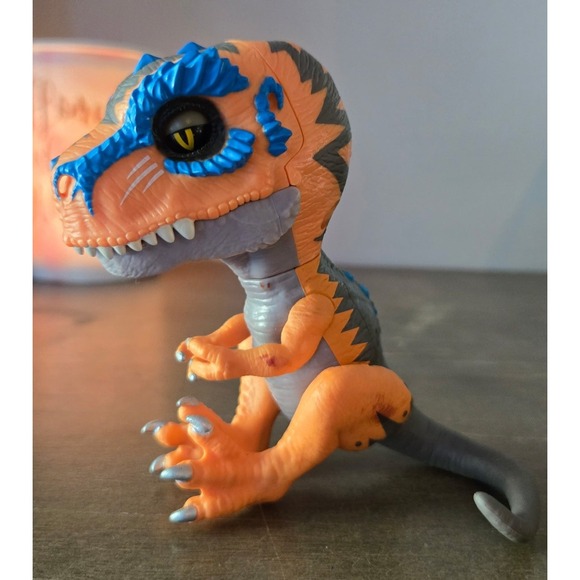 WowWee‎ Fingerlings Untamed Dinosaur Interactive Raptor Action Figure Toy - Picture 3 of 4